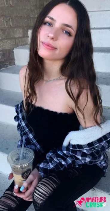 sexy brunette Norwegian amateur GF pic