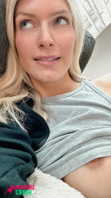 naughty nip slip big boob on purpose selfie
