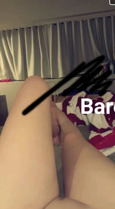bald shaven snapchat teen nude pussy sexting pic