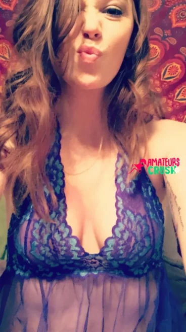 hot amateur GF ex Jessie selfie in her sexy nightgown